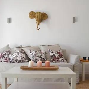 White Exclusive Bungalow. 2 Rooms, Garden & Pool. Сasa de vacaciones